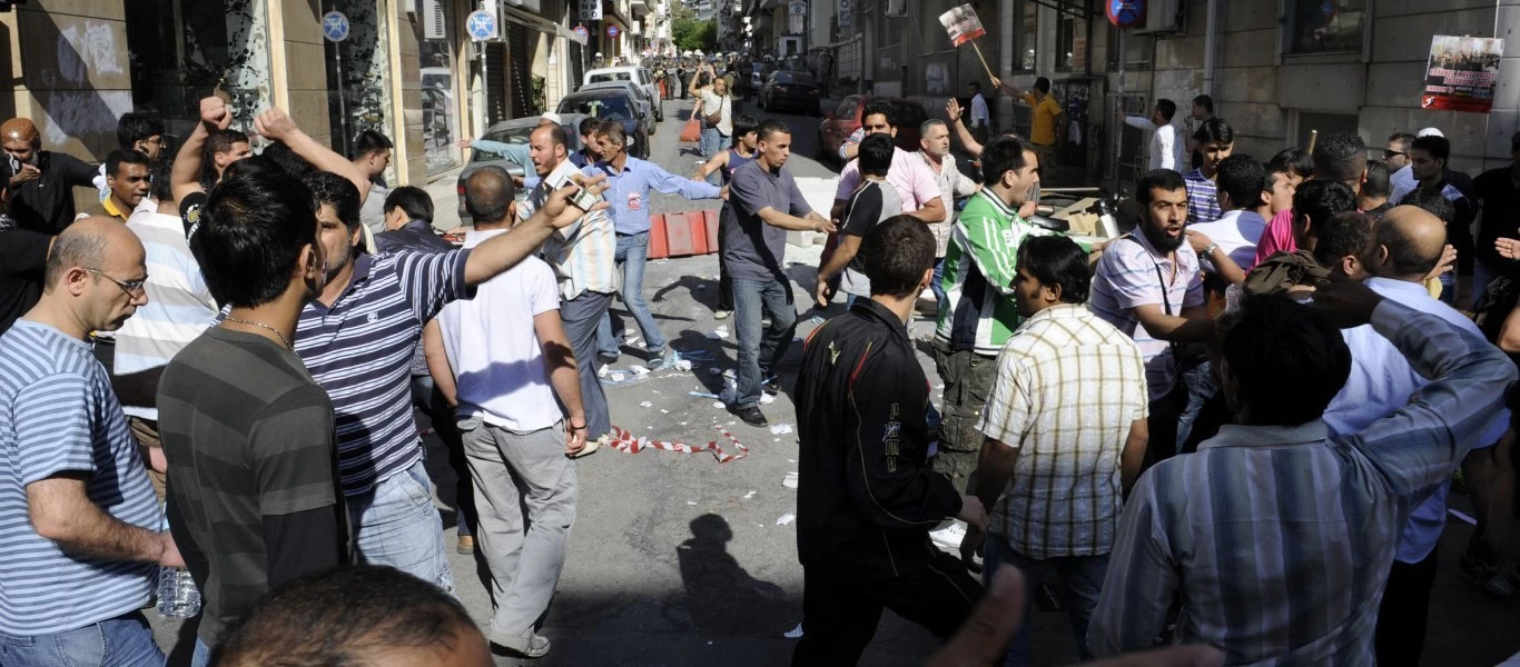 Ποιοι είναι υπεύθυνοι για την διάδοση του Covid-19; - Nέοι Έλληνες & εστίαση ή το «στρίμωγμα» στα ΜΜΜ & οι αλλοδαποί;